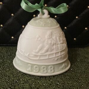 Lladro 1988 Bell Collectible